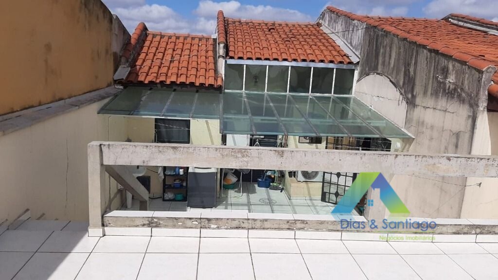 Sobrado à venda com 5 quartos, 268m² - Foto 1