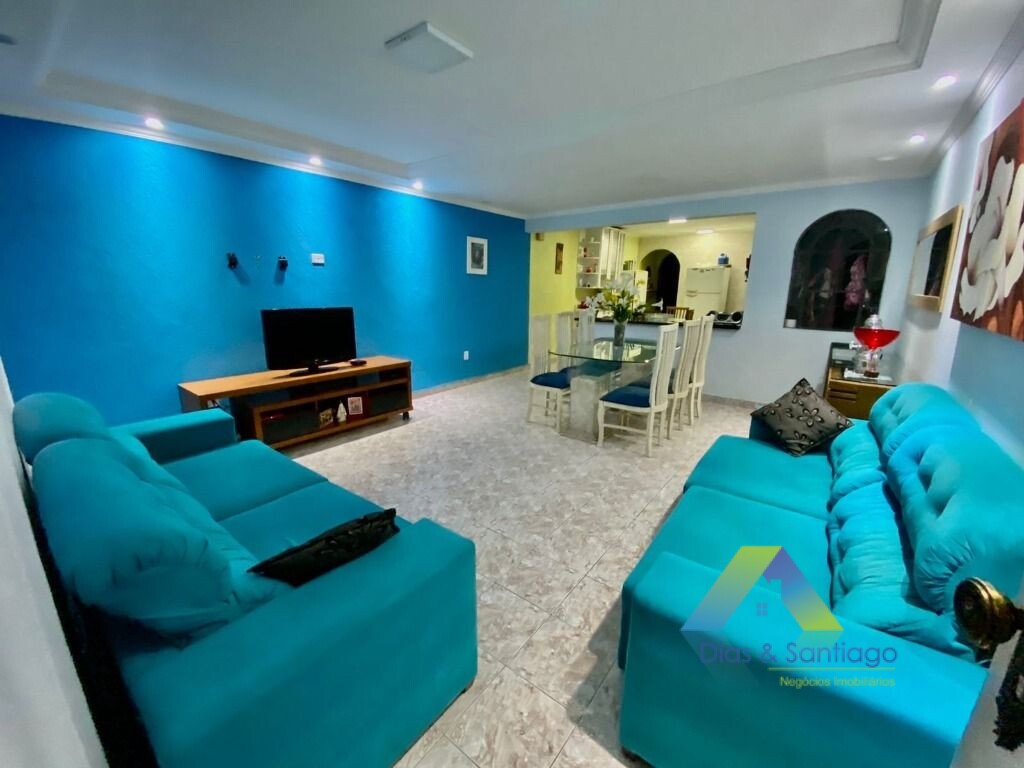 Casa à venda com 5 quartos, 200m² - Foto 1