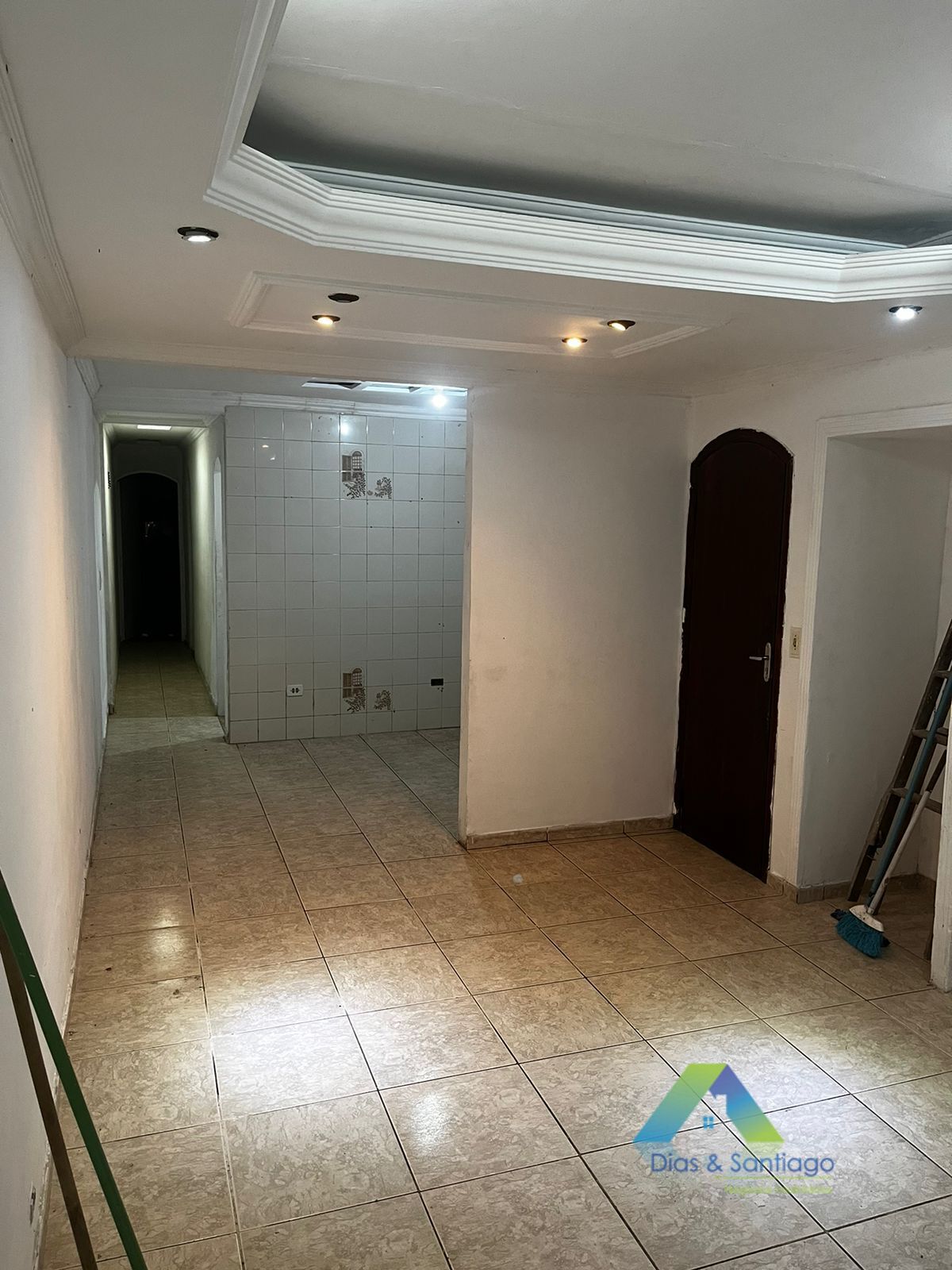 Casa à venda com 4 quartos, 250m² - Foto 4