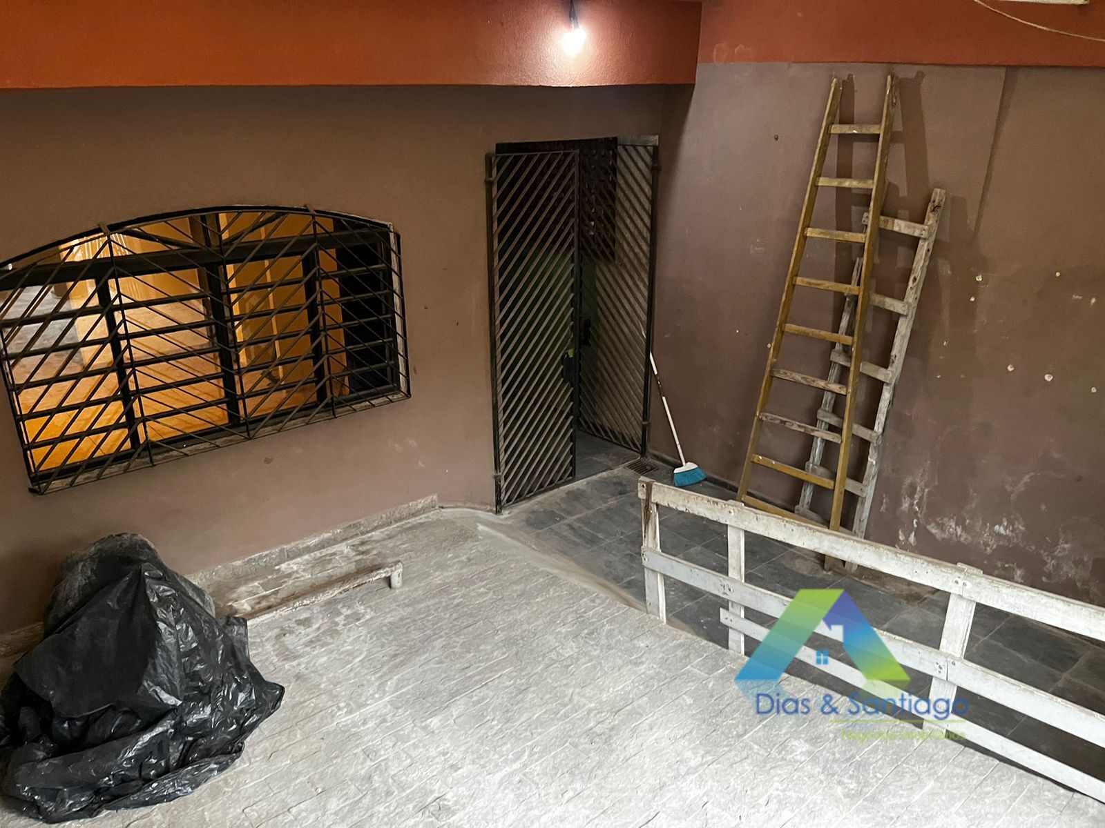 Casa à venda com 4 quartos, 250m² - Foto 1