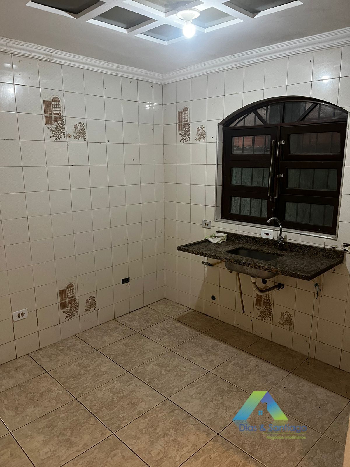 Casa à venda com 4 quartos, 250m² - Foto 2