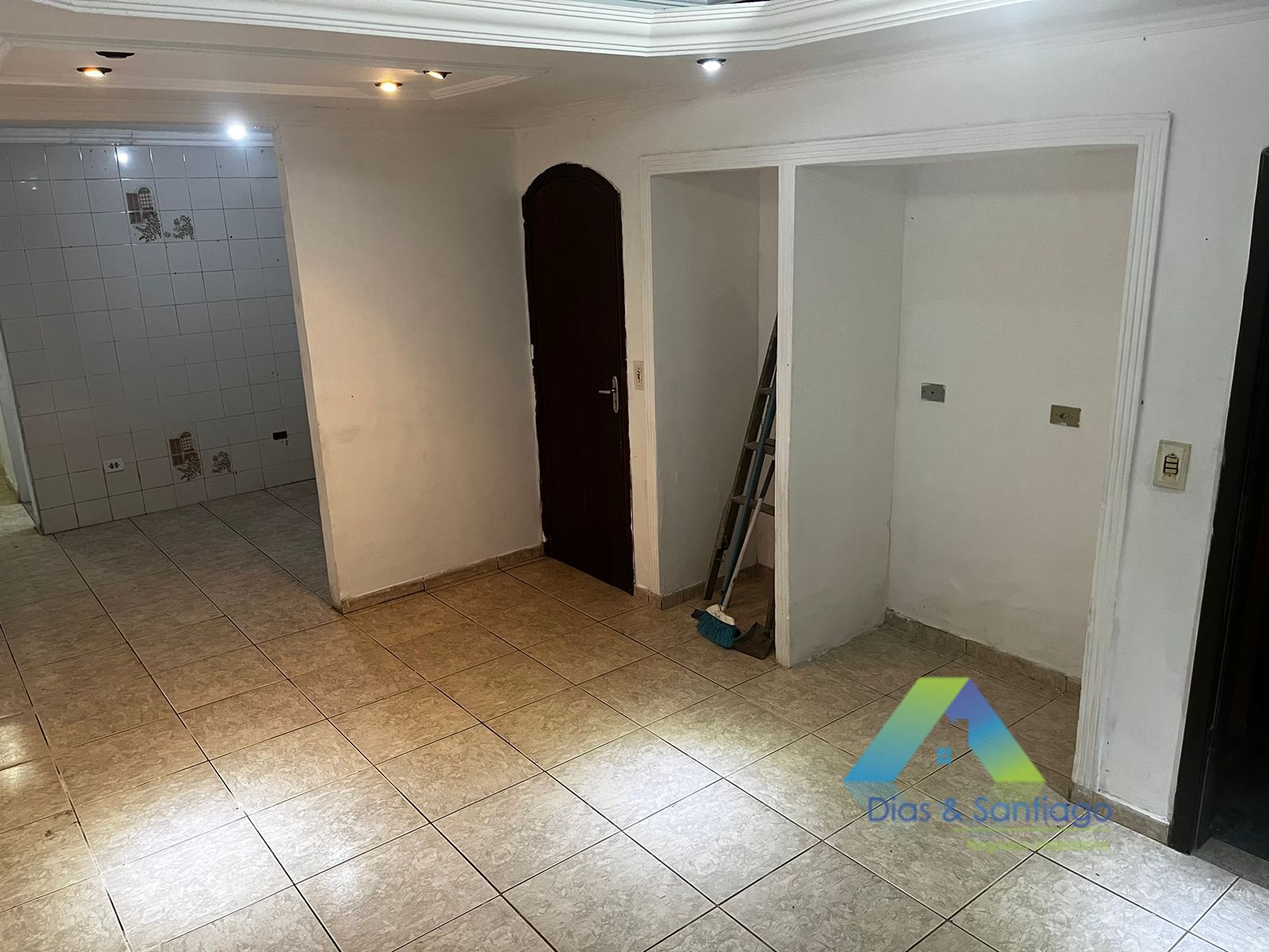 Casa à venda com 4 quartos, 250m² - Foto 3