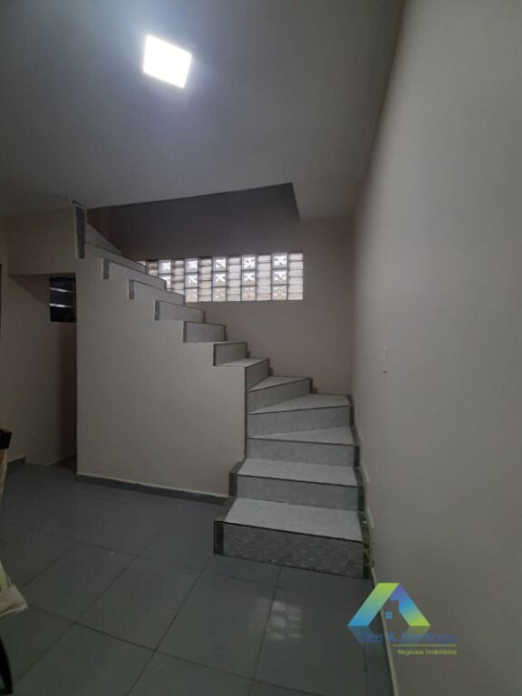 Sobrado à venda com 2 quartos, 300m² - Foto 11