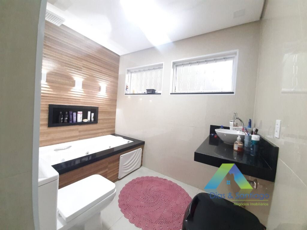 Sobrado à venda com 2 quartos, 300m² - Foto 1