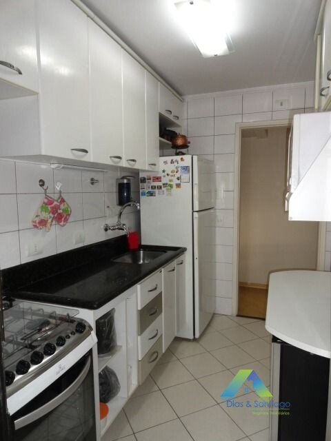 Apartamento à venda com 3 quartos, 65m² - Foto 2