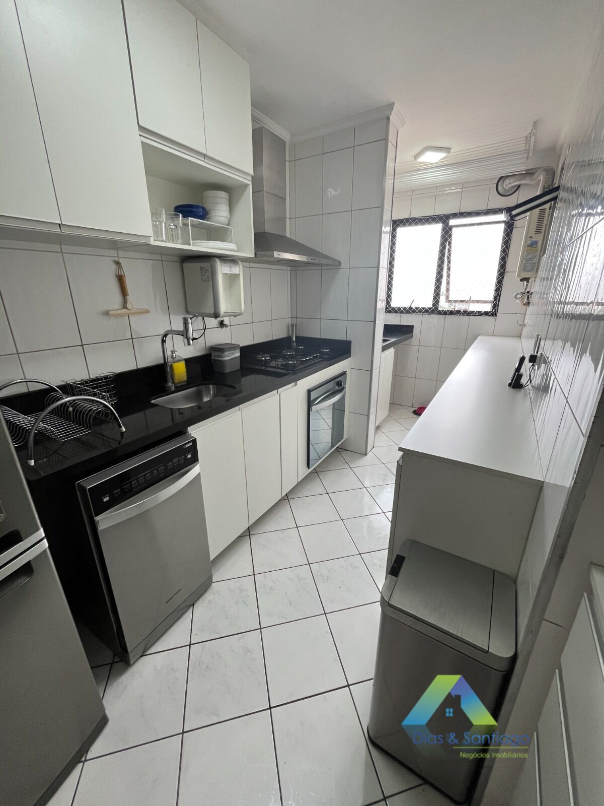 Apartamento à venda com 2 quartos, 63m² - Foto 2