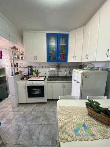 Apartamento à venda com 3 quartos, 95m² - Foto 2