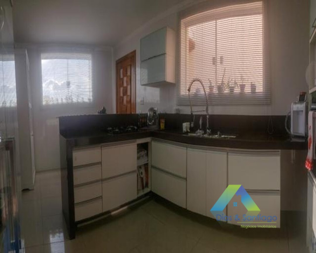 Sobrado à venda com 3 quartos, 140m² - Foto 1