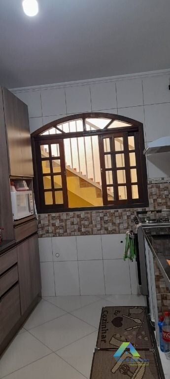 Sobrado à venda com 2 quartos, 300m² - Foto 3