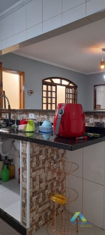 Sobrado à venda com 2 quartos, 300m² - Foto 4