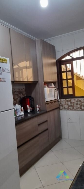 Sobrado à venda com 2 quartos, 300m² - Foto 2