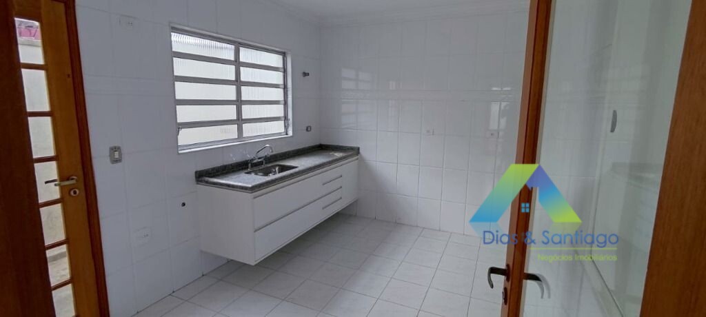 Sobrado à venda com 4 quartos, 230m² - Foto 2