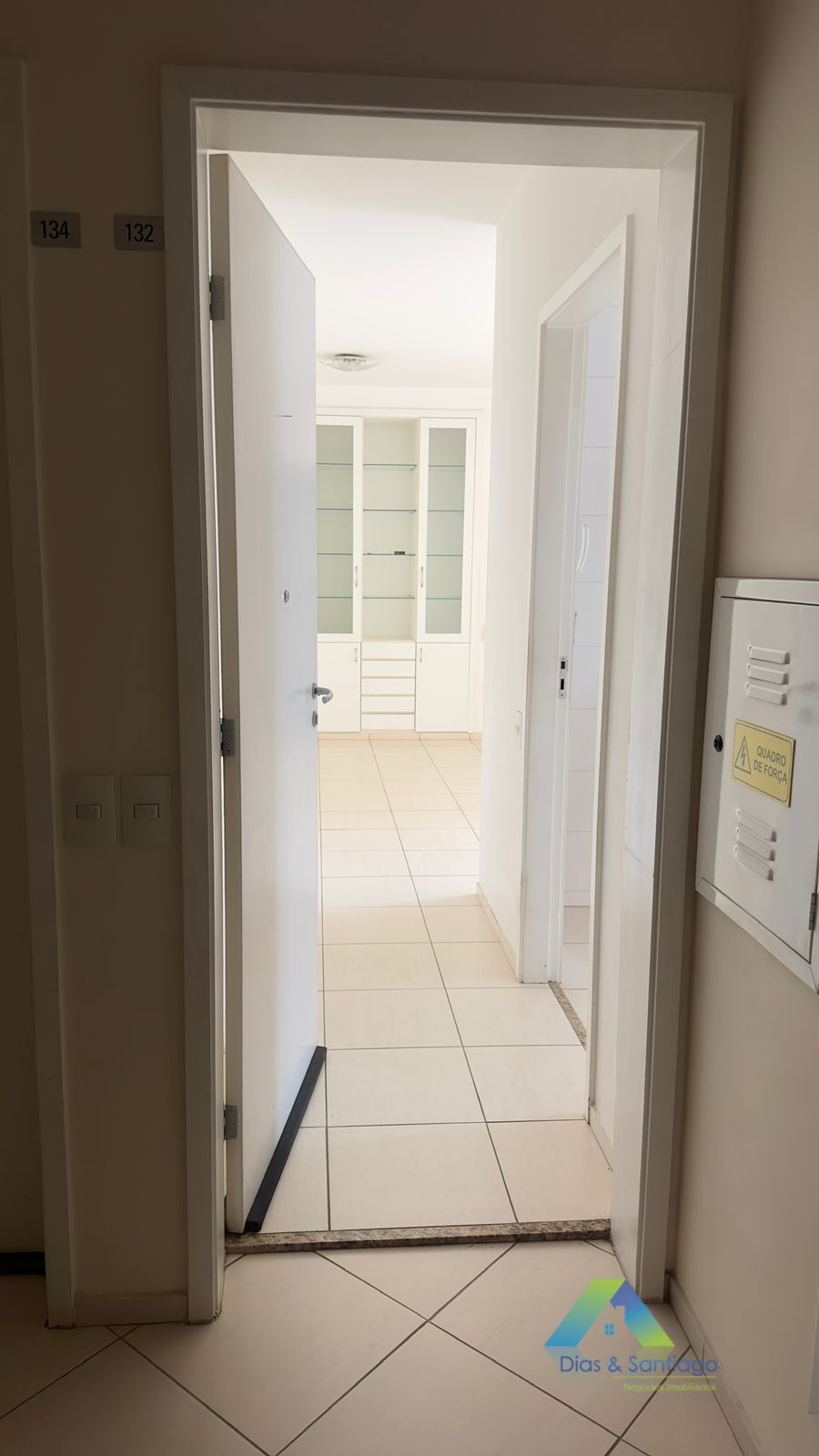 Apartamento à venda com 2 quartos, 63m² - Foto 3