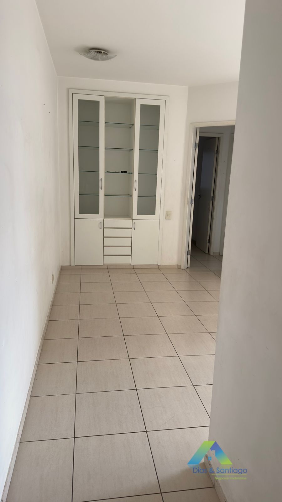 Apartamento à venda com 2 quartos, 63m² - Foto 2