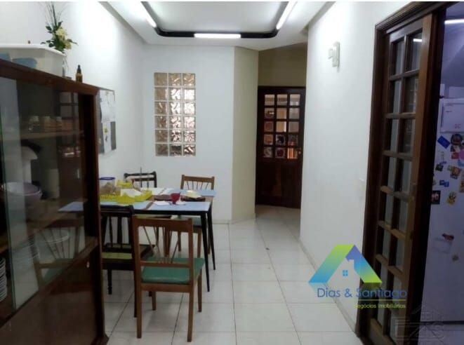 Sobrado à venda com 4 quartos, 300m² - Foto 2