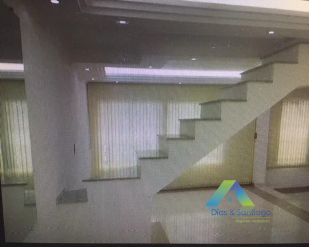 Sobrado à venda com 4 quartos, 305m² - Foto 2