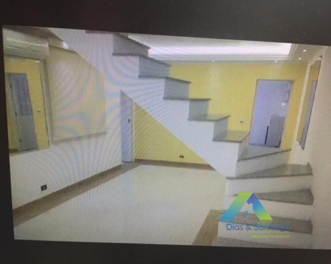 Sobrado à venda com 4 quartos, 305m² - Foto 1