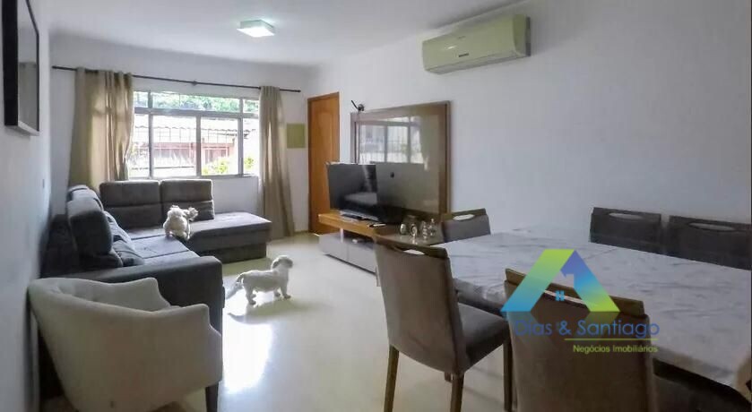 Casa à venda com 4 quartos, 250m² - Foto 1