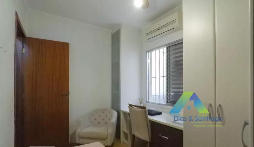 Casa à venda com 4 quartos, 250m² - Foto 11