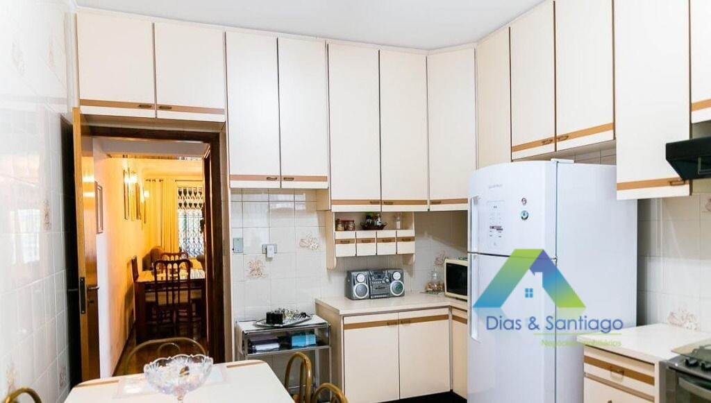 Sobrado à venda com 3 quartos, 176m² - Foto 3