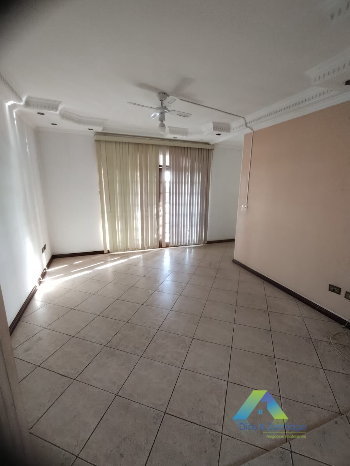 Sobrado à venda com 3 quartos, 190m² - Foto 1