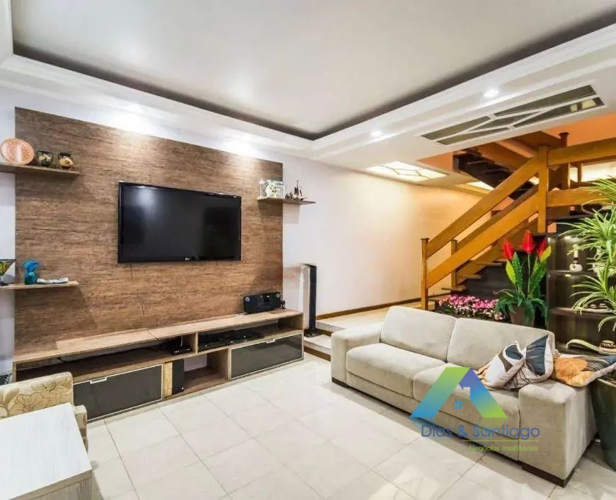 Sobrado para alugar com 4 quartos, 280m² - Foto 1