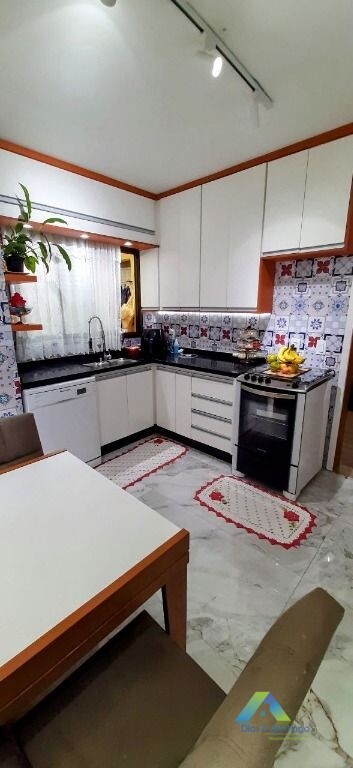 Apartamento à venda com 2 quartos, 70m² - Foto 3