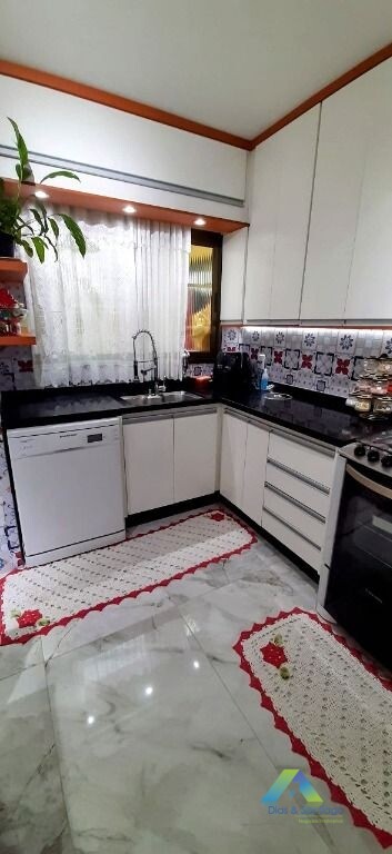 Apartamento à venda com 2 quartos, 70m² - Foto 2