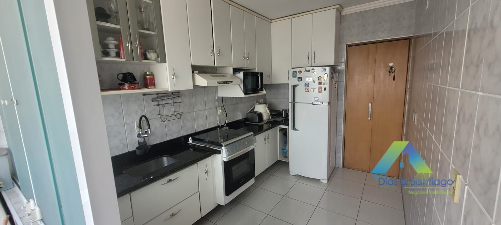 Apartamento à venda com 2 quartos, 70m² - Foto 3