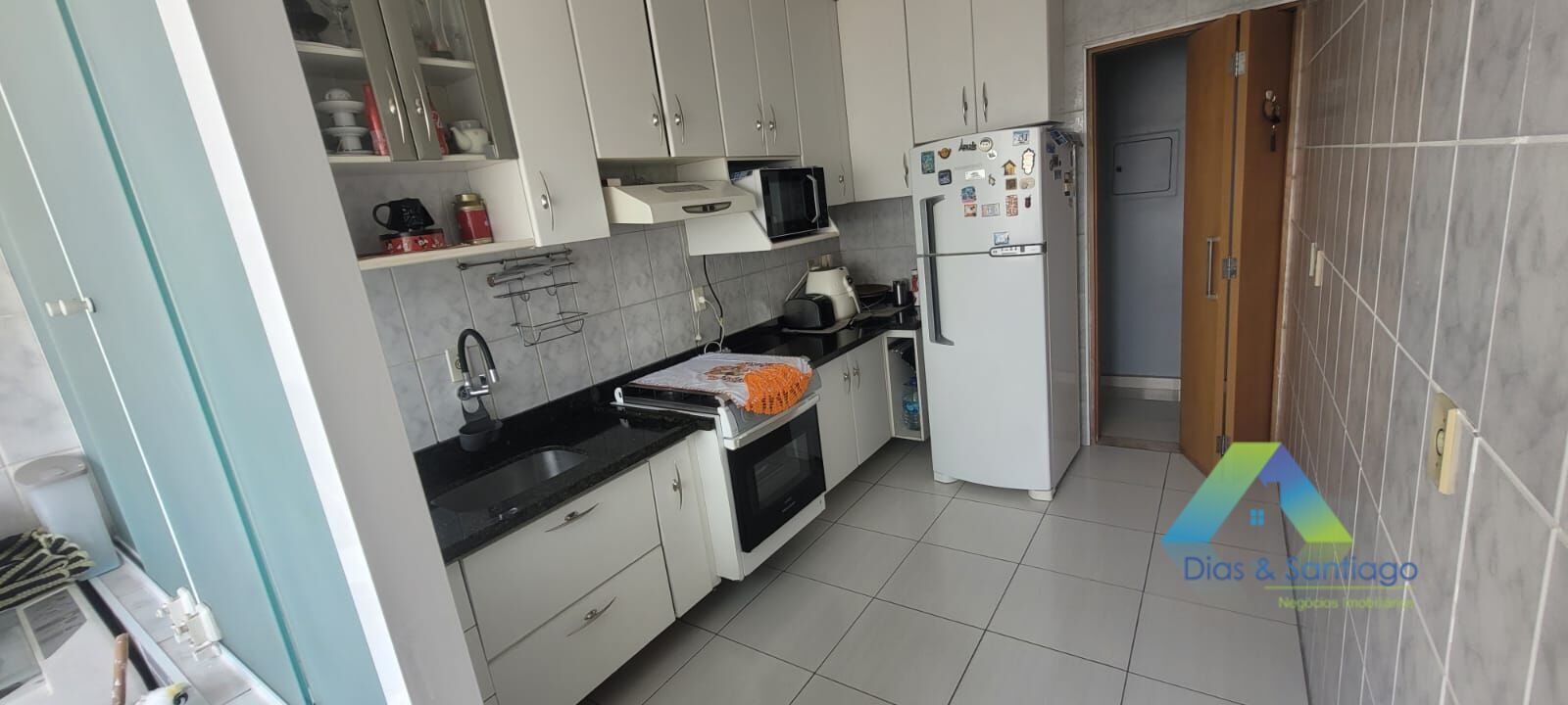 Apartamento à venda com 2 quartos, 70m² - Foto 2