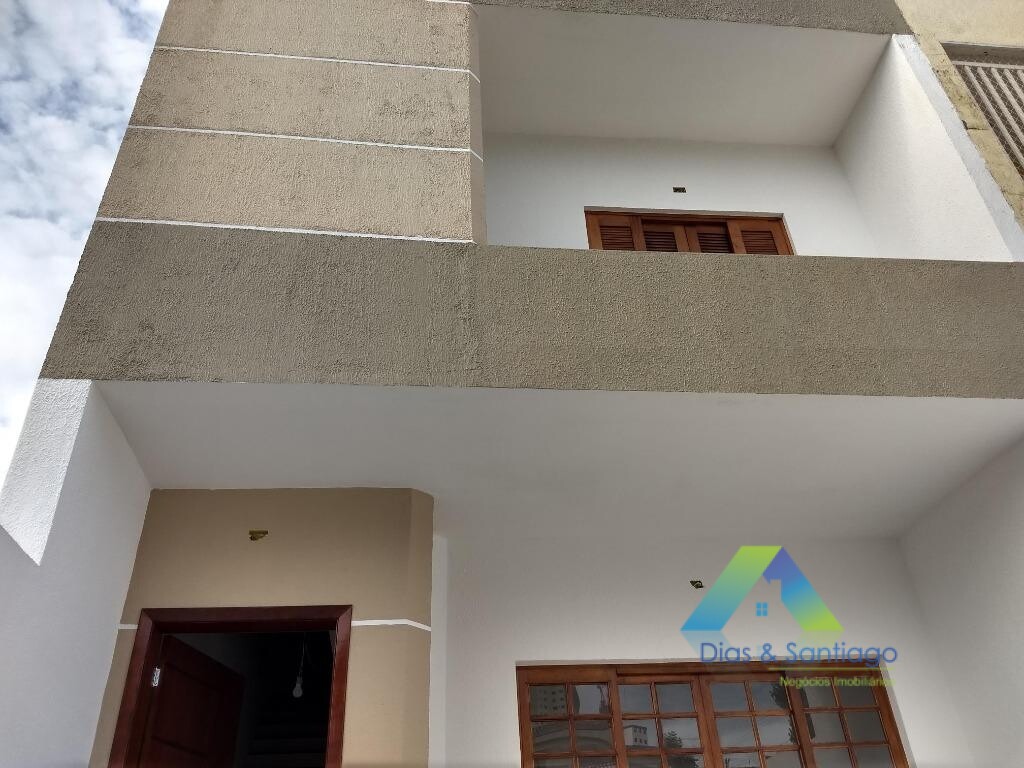 Sobrado à venda com 3 quartos, 300m² - Foto 2