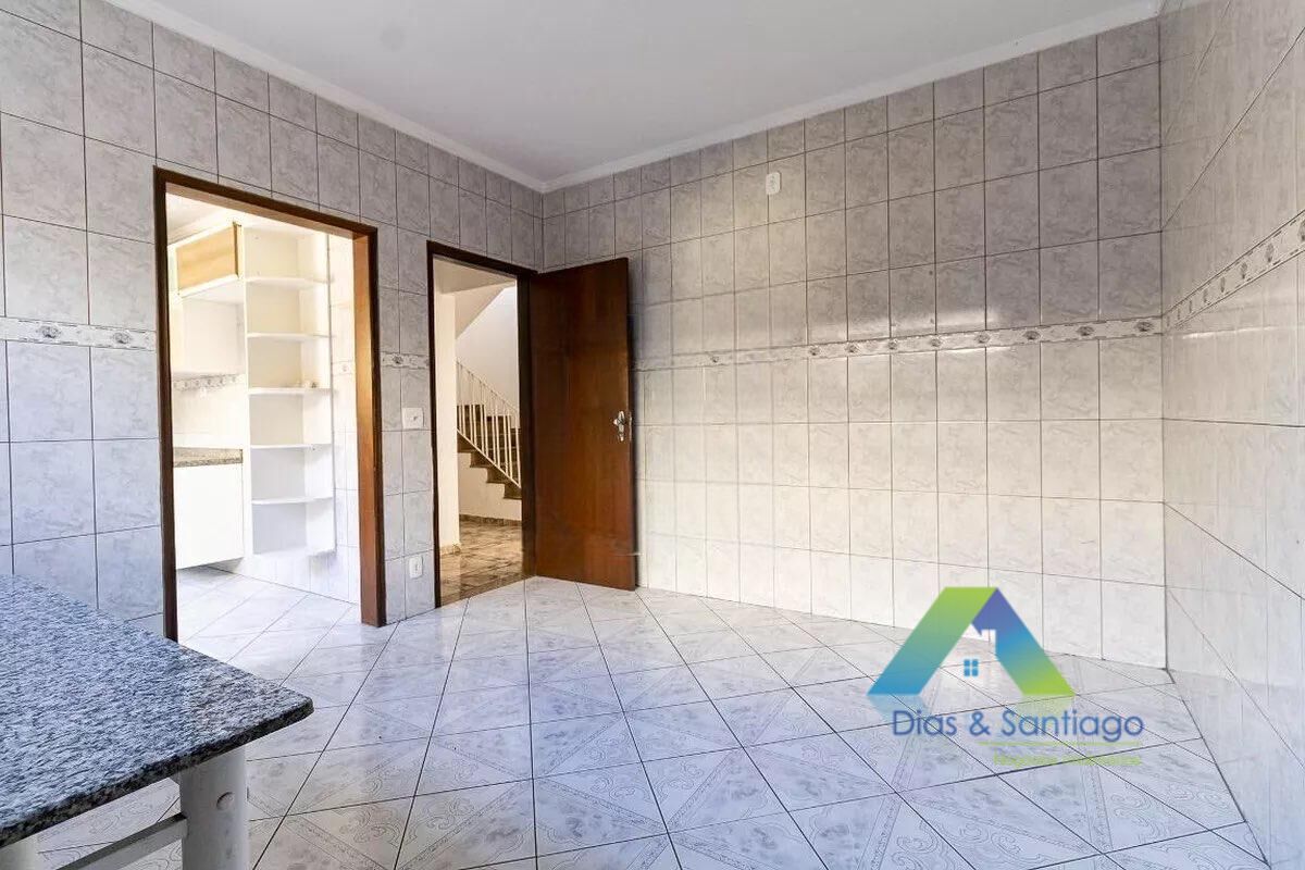 Casa à venda com 3 quartos, 210m² - Foto 9