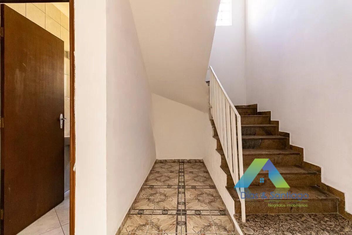 Casa à venda com 3 quartos, 210m² - Foto 35