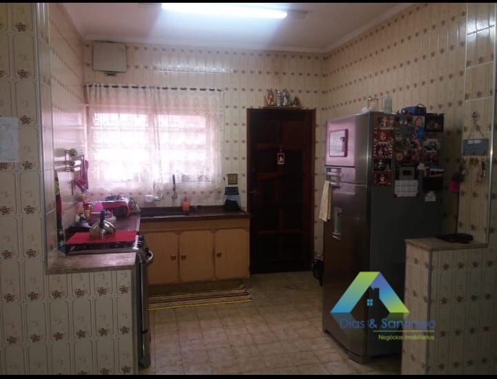 Casa à venda com 3 quartos, 184m² - Foto 2