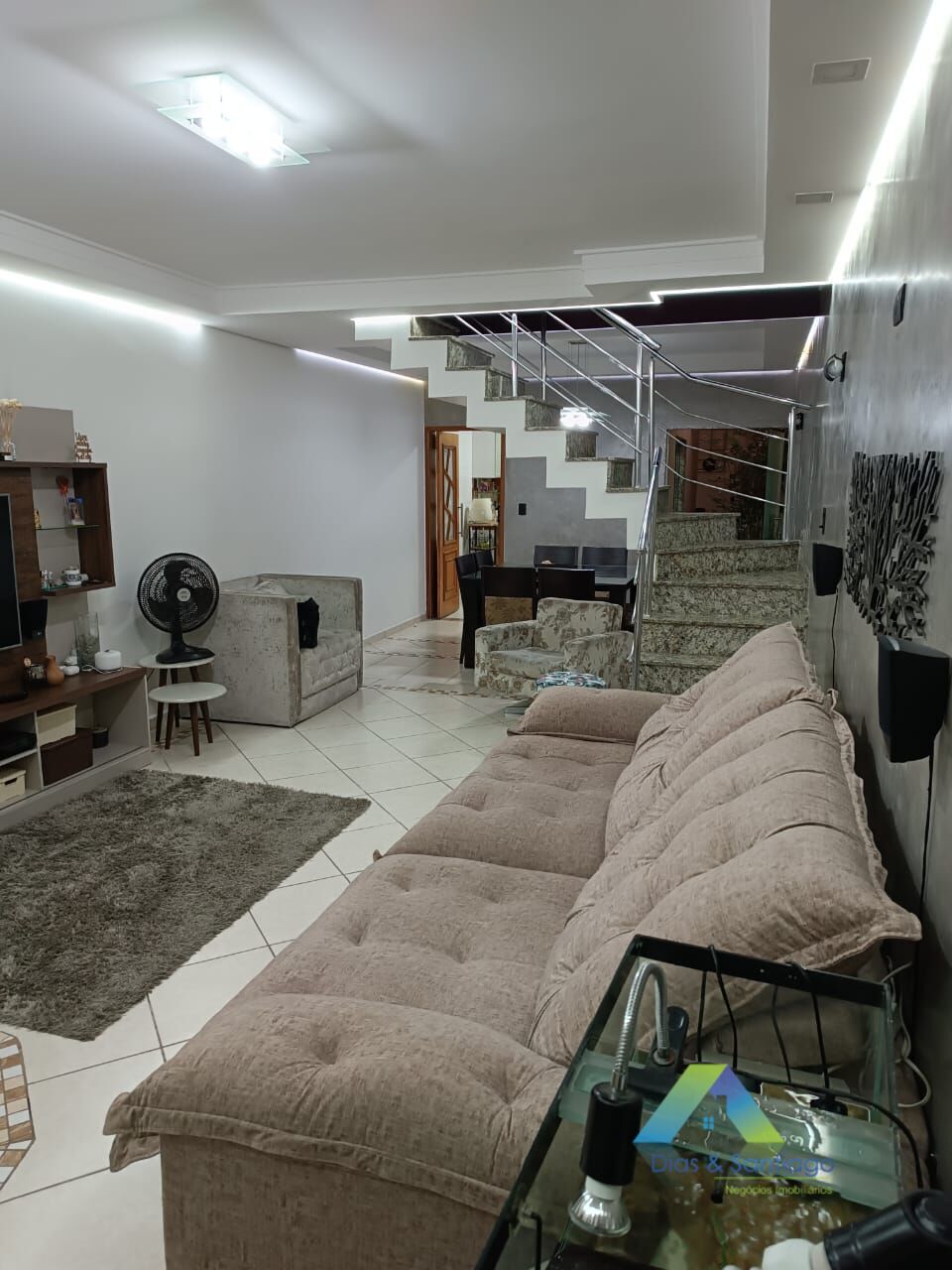 Casa à venda com 3 quartos, 190m² - Foto 1