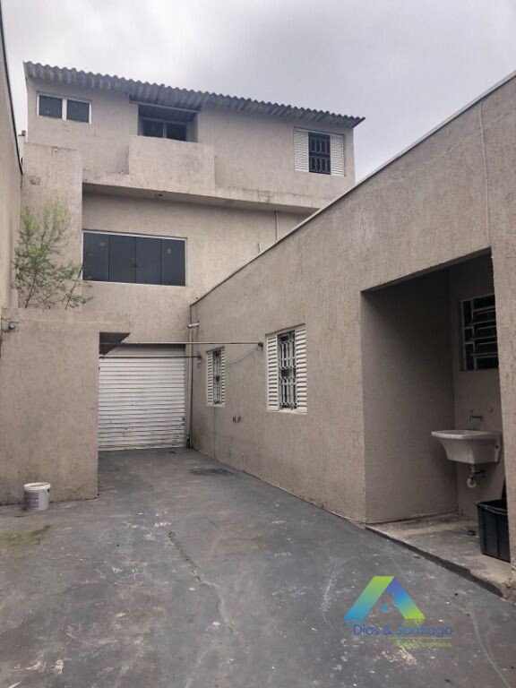 Sobrado à venda com 3 quartos, 300m² - Foto 1