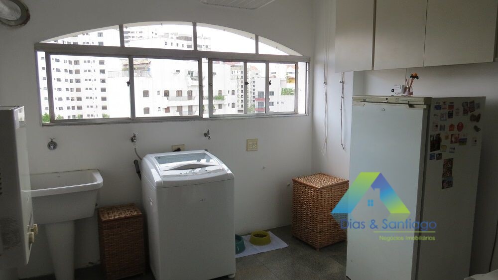 Apartamento à venda com 4 quartos, 211m² - Foto 3