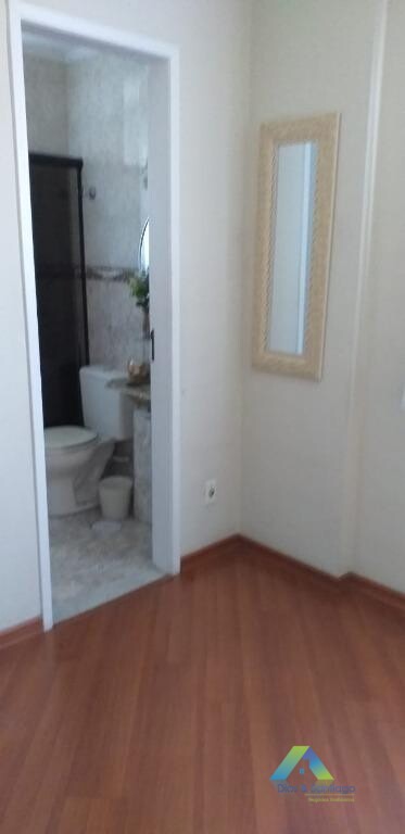 Apartamento à venda com 2 quartos, 67m² - Foto 2