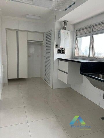 Apartamento à venda com 4 quartos, 205m² - Foto 2