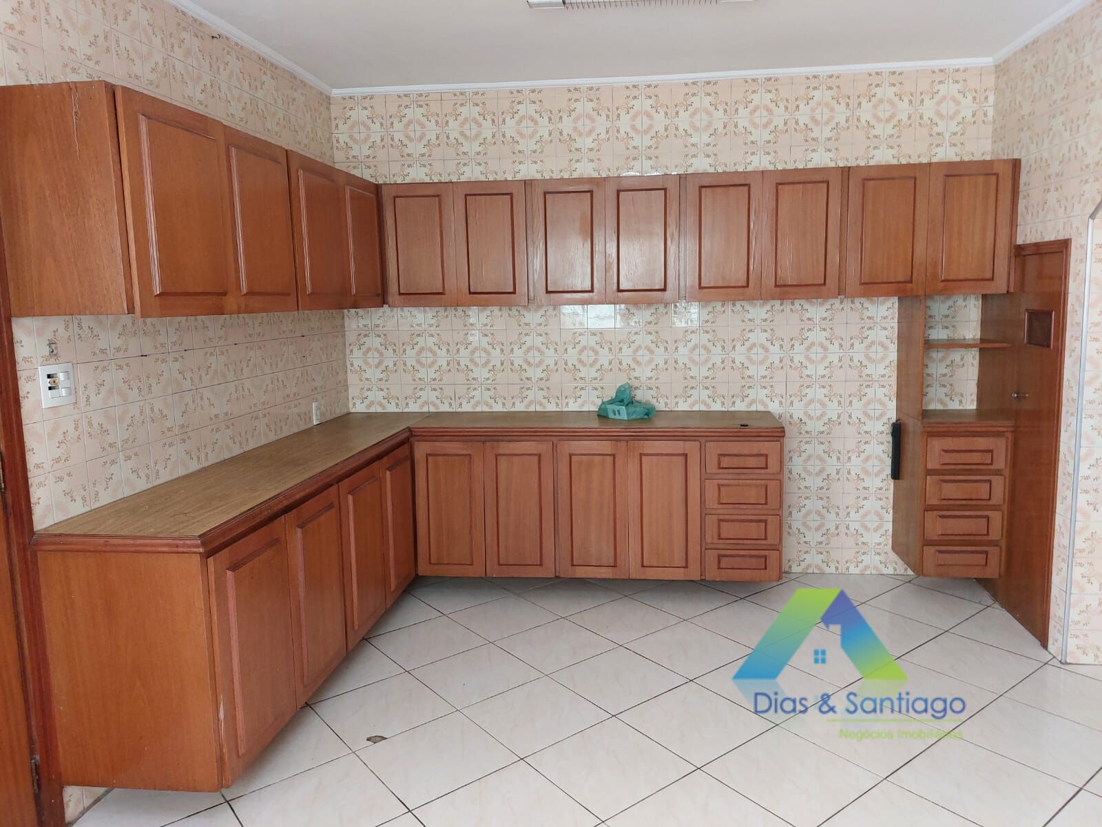 Sobrado à venda com 5 quartos, 250m² - Foto 2