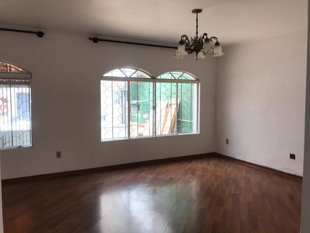 Sobrado à venda com 4 quartos, 225m² - Foto 1