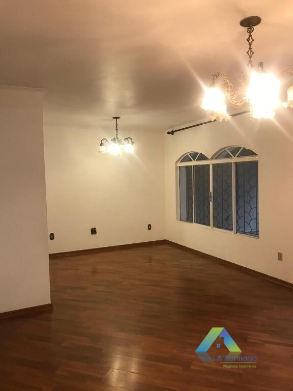 Sobrado à venda com 4 quartos, 225m² - Foto 2