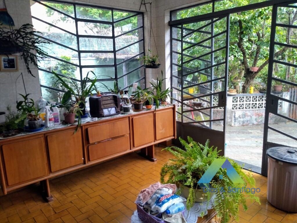 Casa à venda com 4 quartos, 160m² - Foto 1