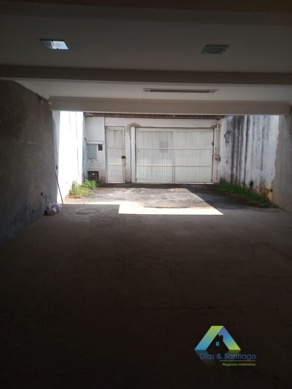 Sobrado à venda com 3 quartos, 400m² - Foto 2