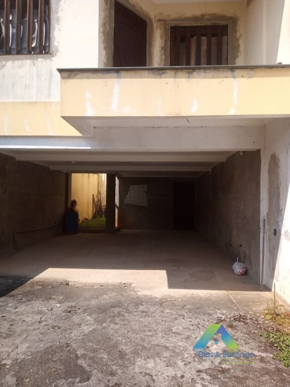 Sobrado à venda com 3 quartos, 400m² - Foto 1