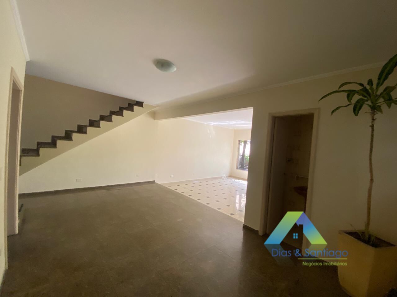 Sobrado para alugar com 4 quartos, 252m² - Foto 8