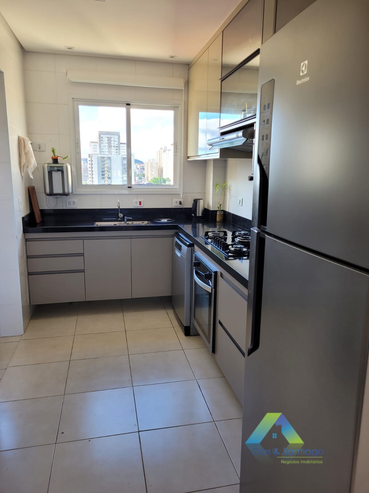 Apartamento à venda com 3 quartos, 150m² - Foto 2