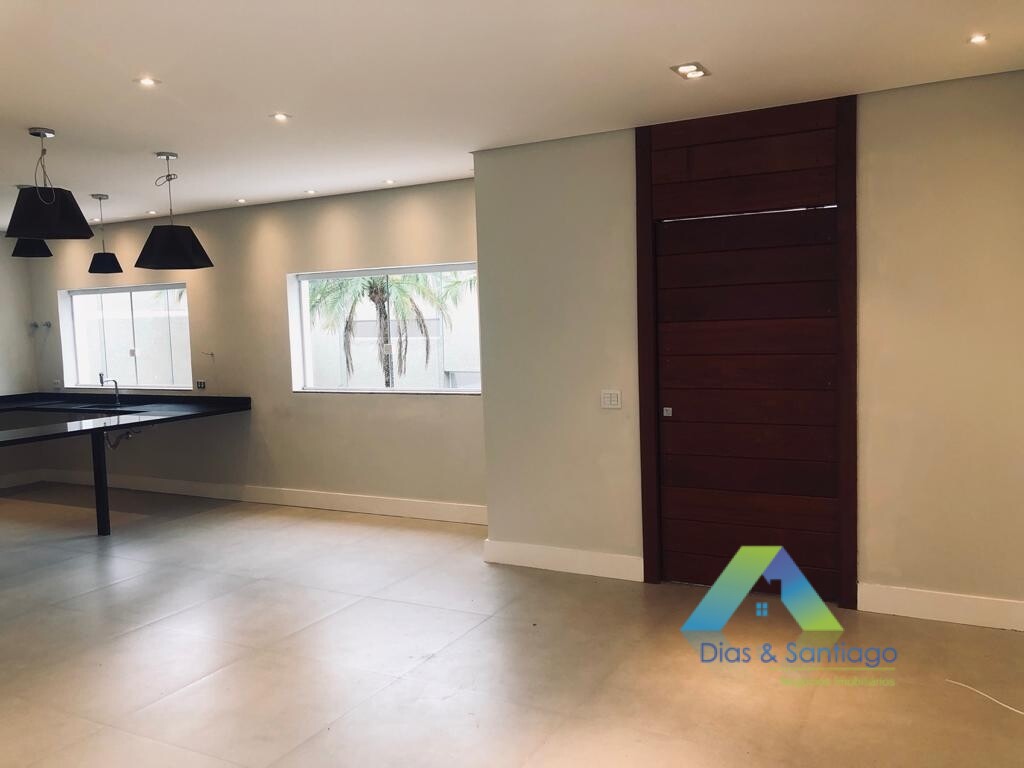 Sobrado à venda com 3 quartos, 180m² - Foto 1