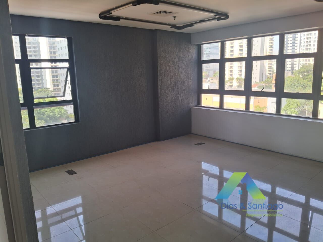 Conjunto Comercial-Sala à venda com 1 quarto, 50m² - Foto 1