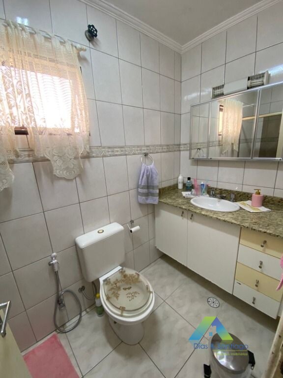 Casa à venda com 3 quartos, 200m² - Foto 26